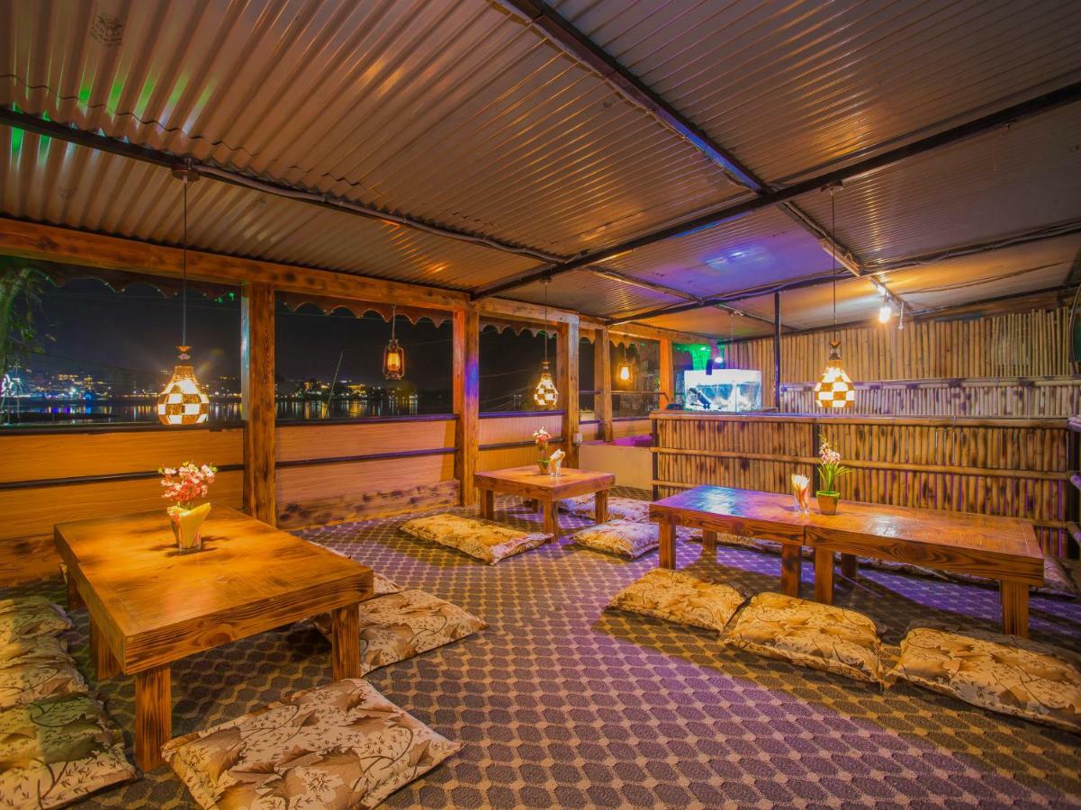 Hotel Fewa Corner & Restro Pokhara Eksteriør billede